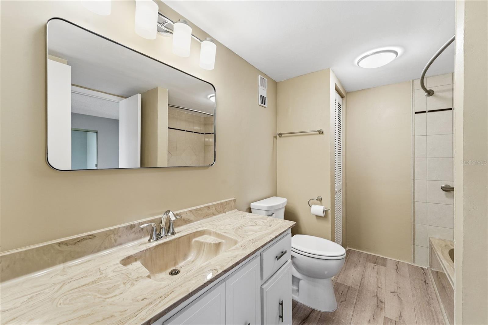 Image 17 of 35 For 9386 Tradewinds Avenue