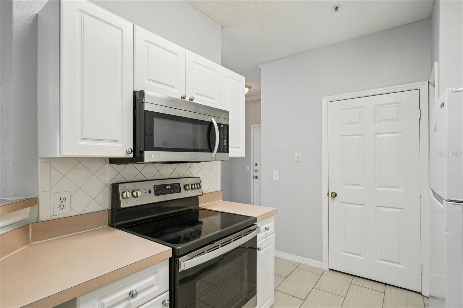 Image 12 of 29 For 18001 Richmond Place Drive 117