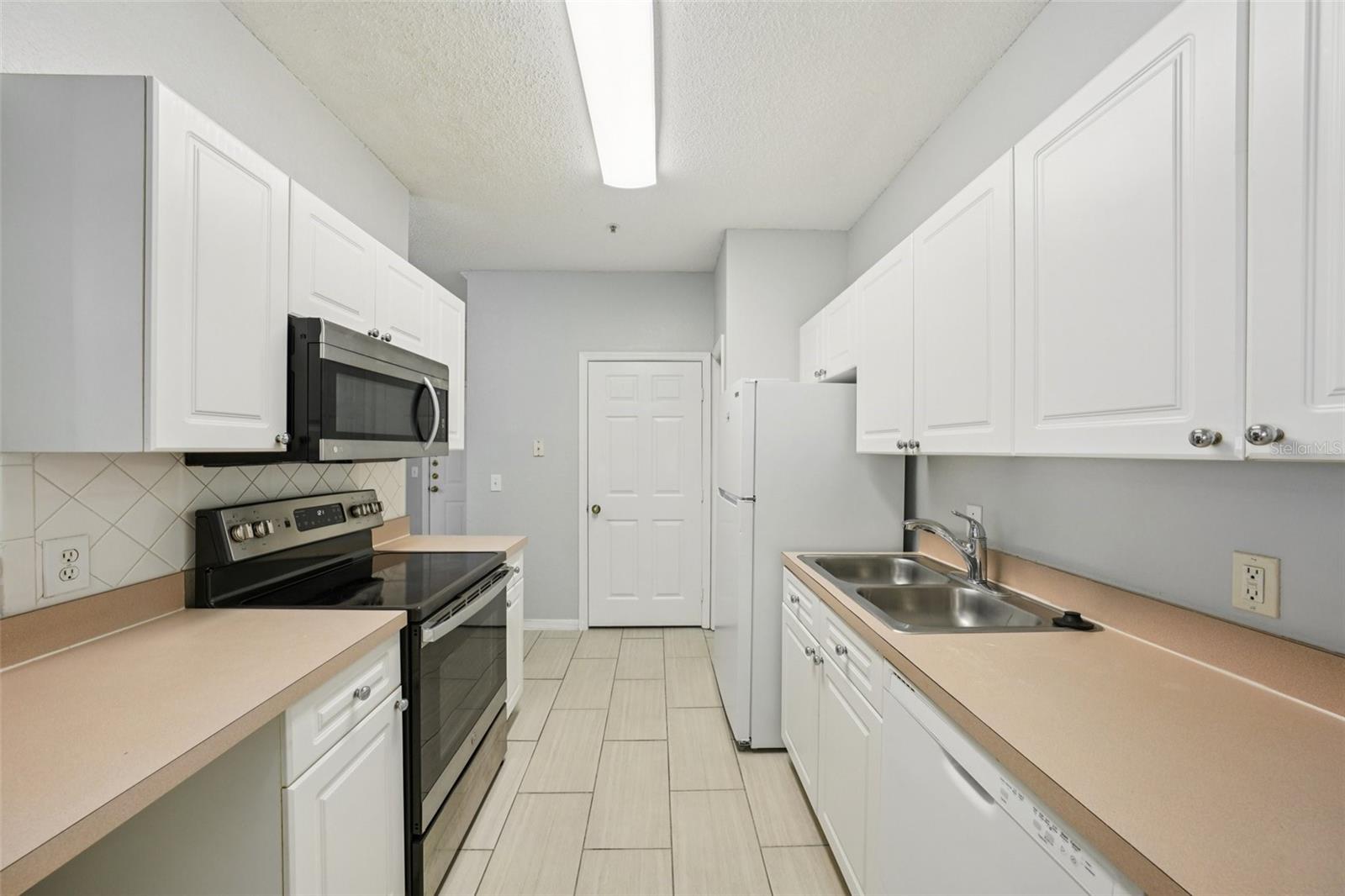 Image 13 of 29 For 18001 Richmond Place Drive 117