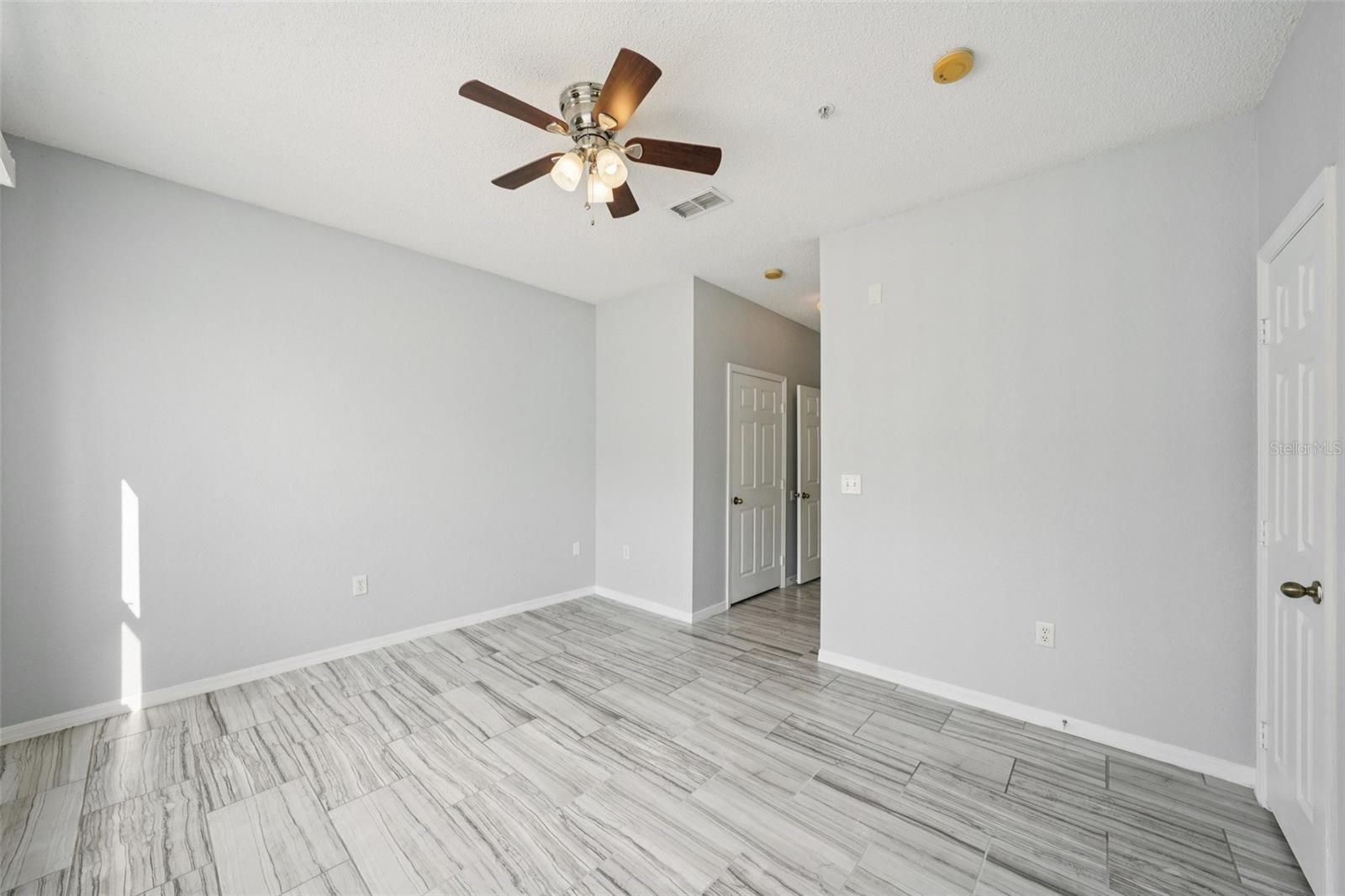 Image 16 of 29 For 18001 Richmond Place Drive 117