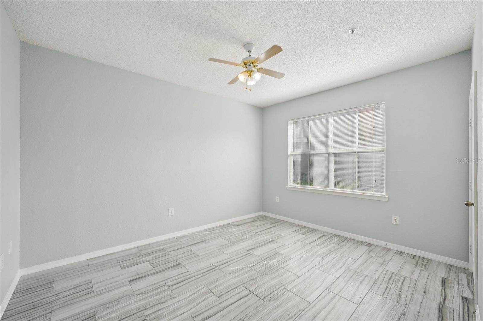 Image 21 of 29 For 18001 Richmond Place Drive 117