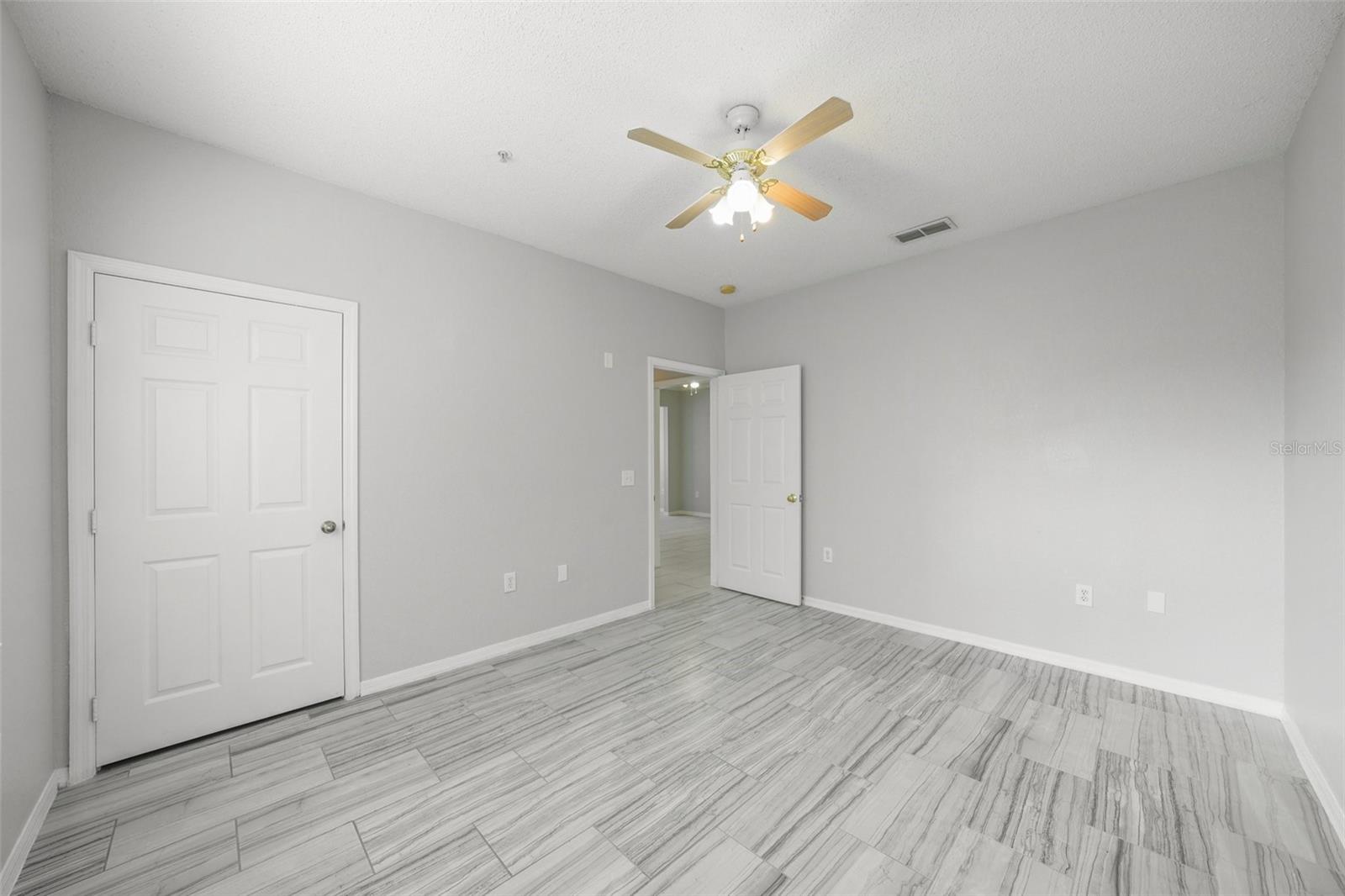 Image 23 of 29 For 18001 Richmond Place Drive 117