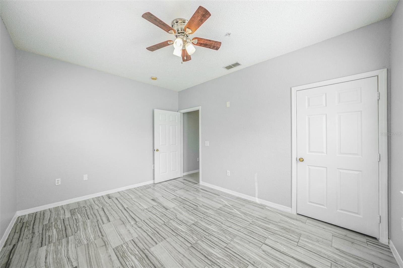 Image 26 of 29 For 18001 Richmond Place Drive 117