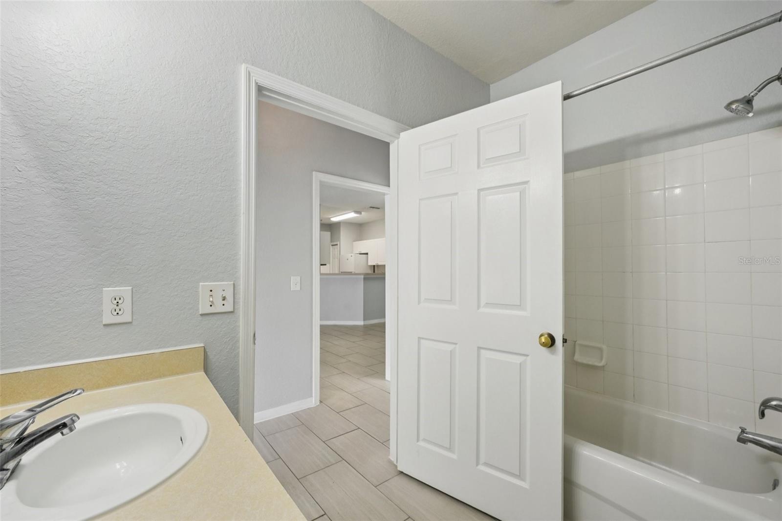 Image 28 of 29 For 18001 Richmond Place Drive 117