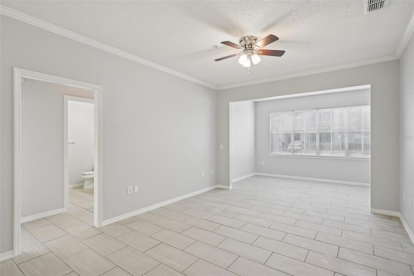 Image 6 of 29 For 18001 Richmond Place Drive 117