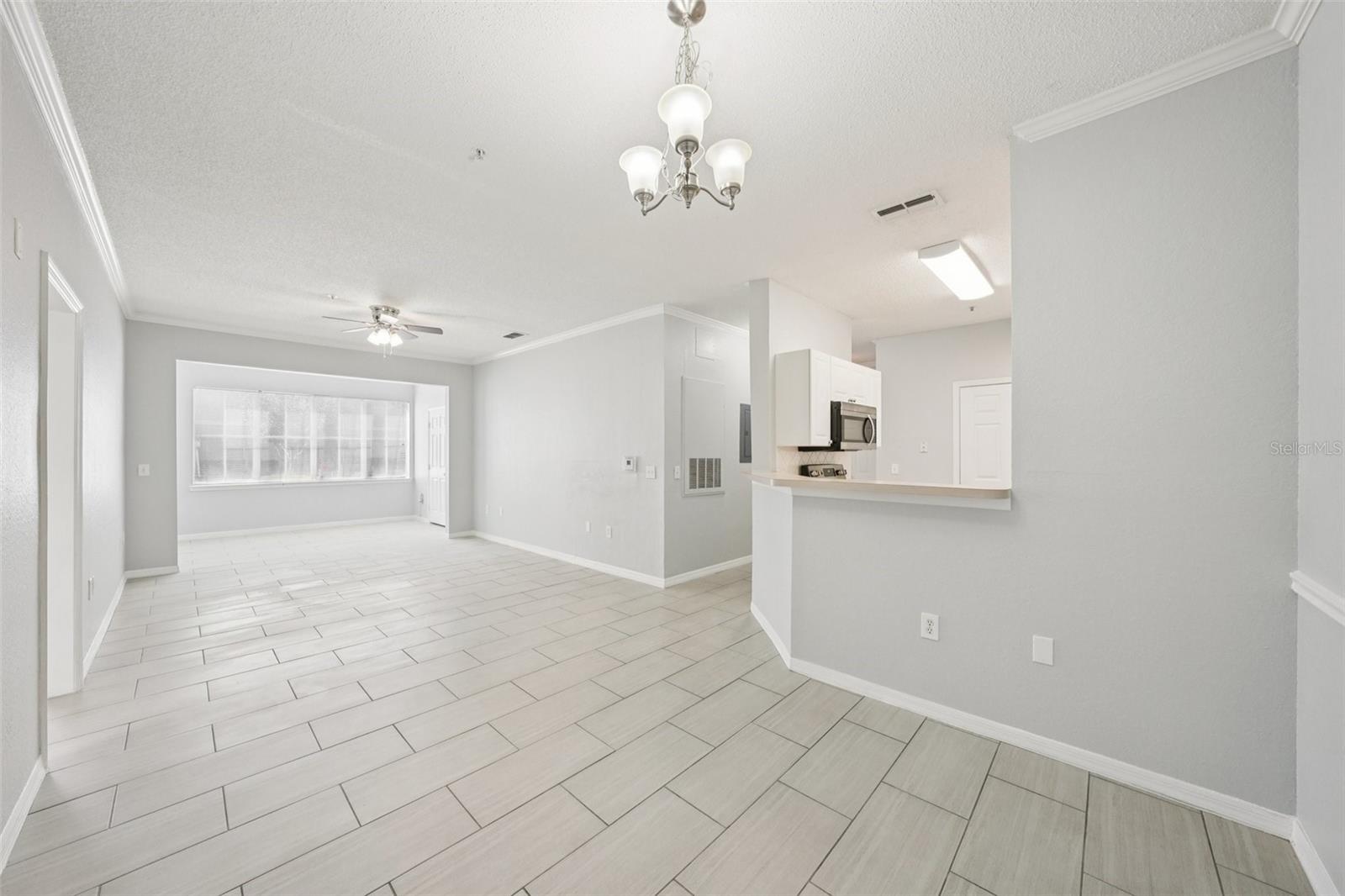 Image 8 of 29 For 18001 Richmond Place Drive 117