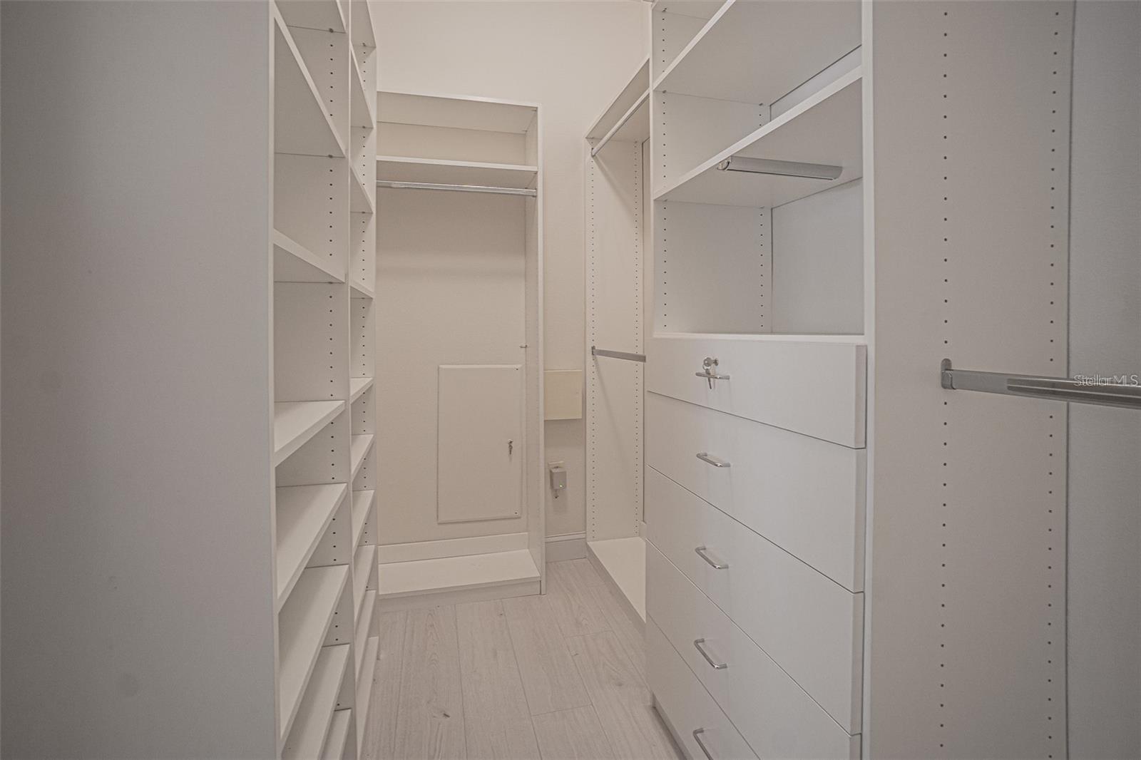 Listing photo id 11 for 31912 Turkeyhill Drive