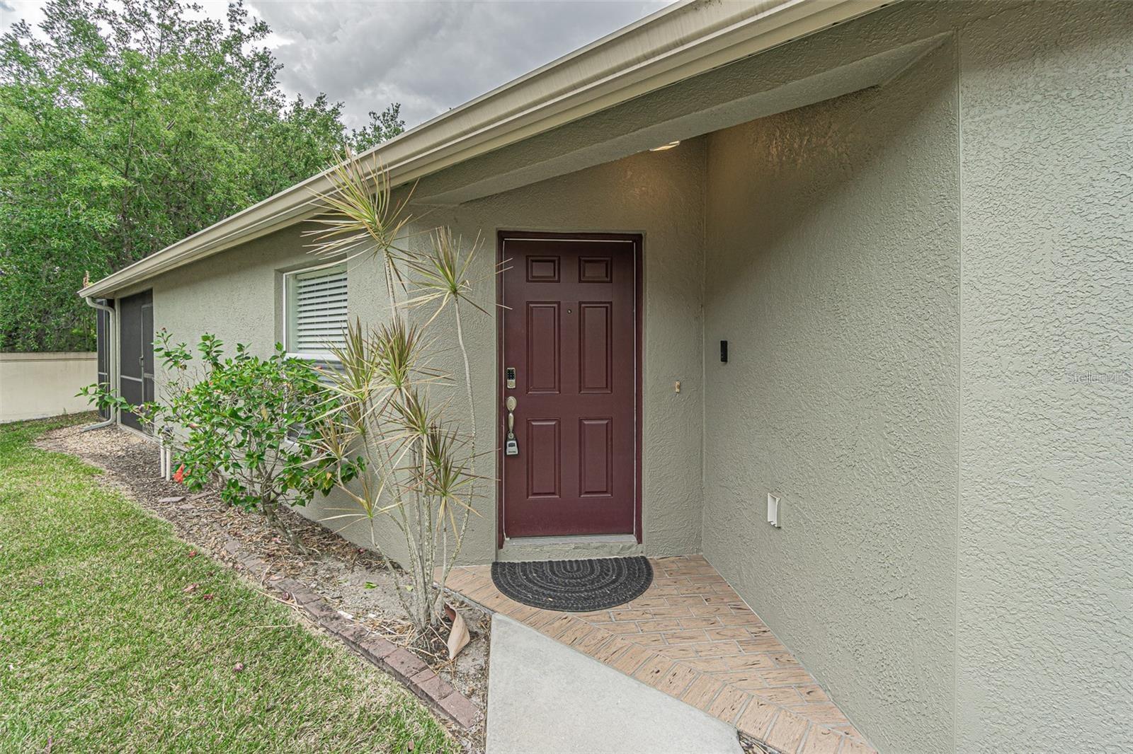 Listing photo id 1 for 31912 Turkeyhill Drive