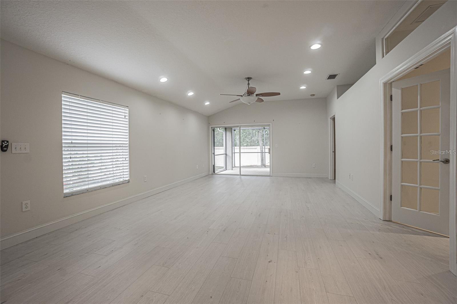 Listing photo id 2 for 31912 Turkeyhill Drive