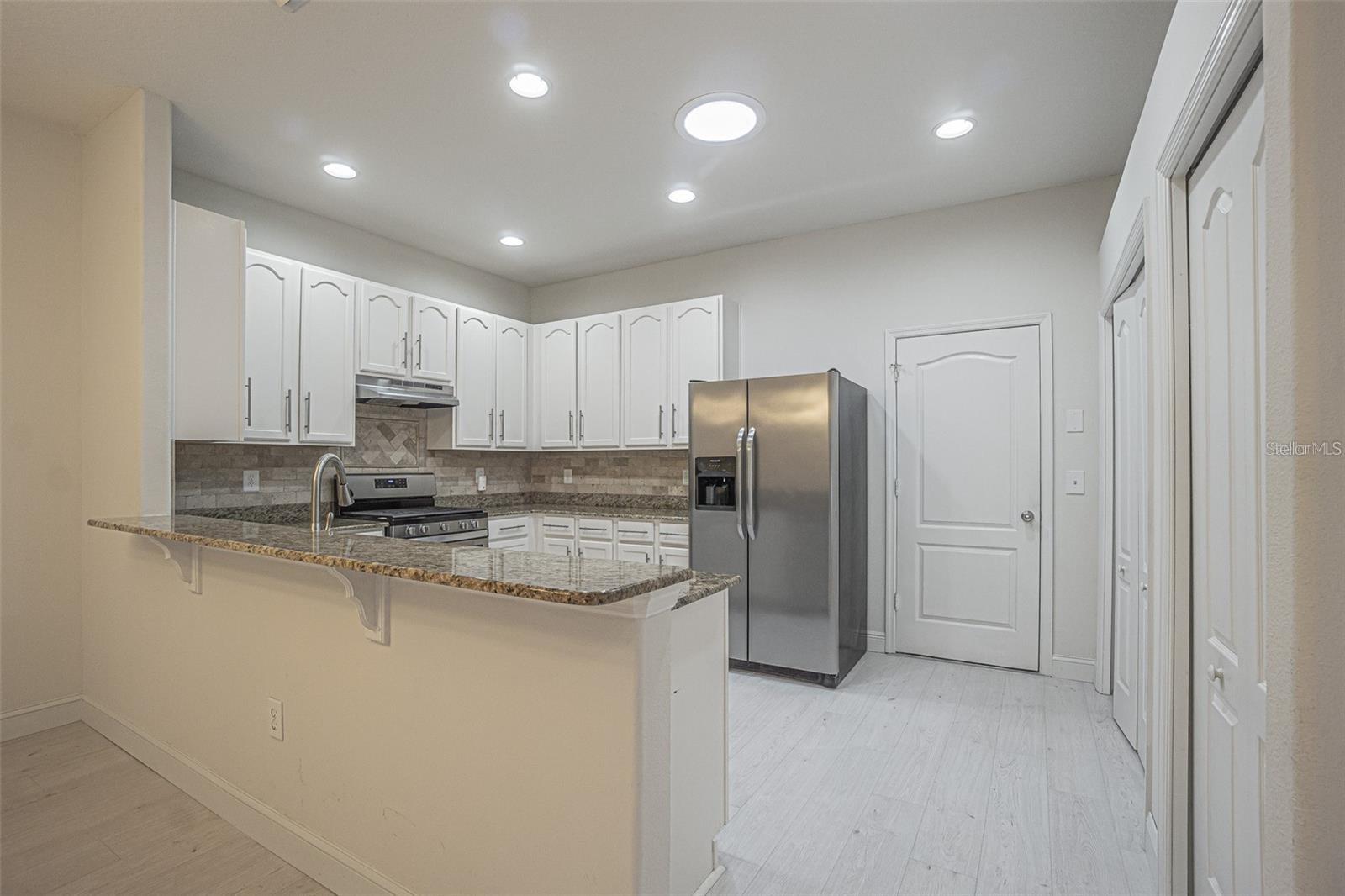 Listing photo id 4 for 31912 Turkeyhill Drive