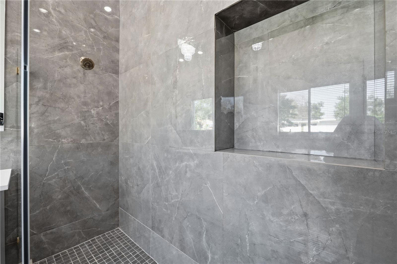 Listing photo id 13 for 3630 Beach Drive