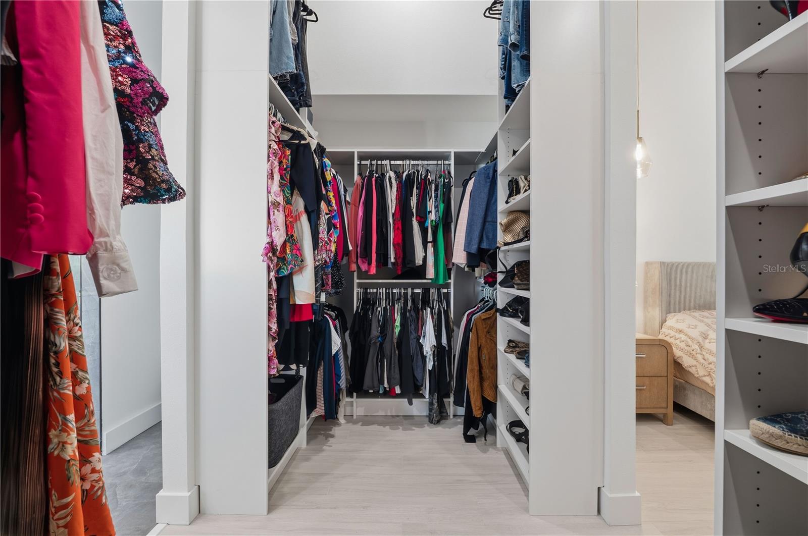 Listing photo id 15 for 3630 Beach Drive