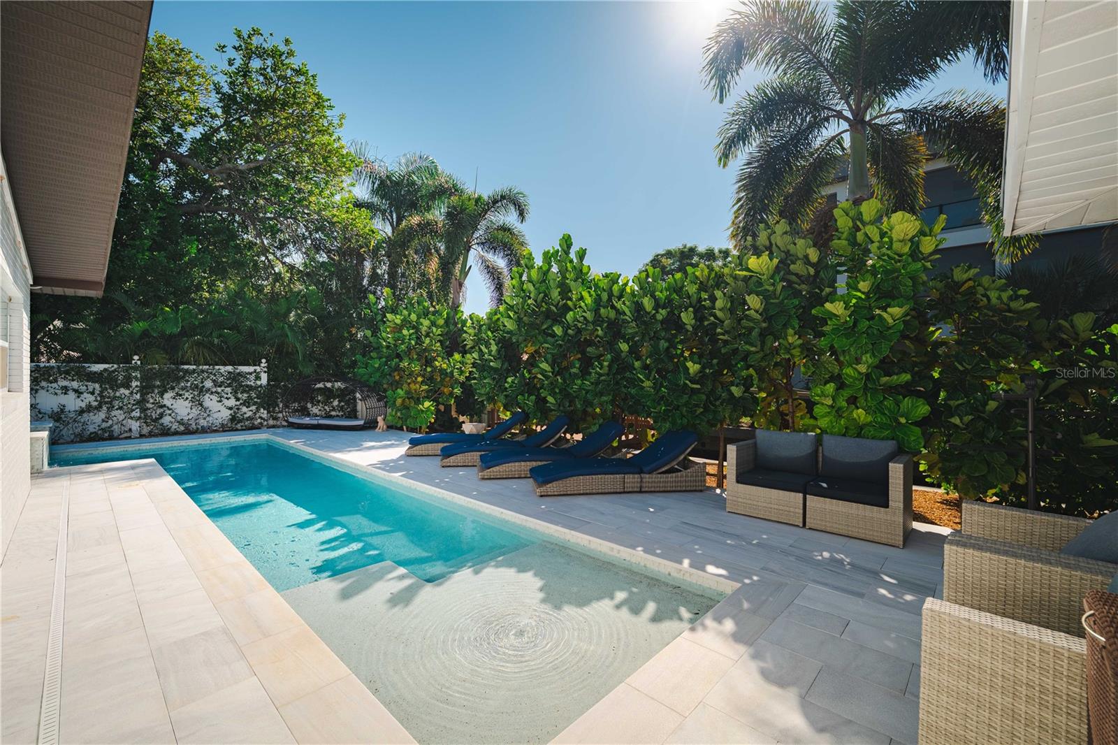 Listing photo id 0 for 3630 Beach Drive