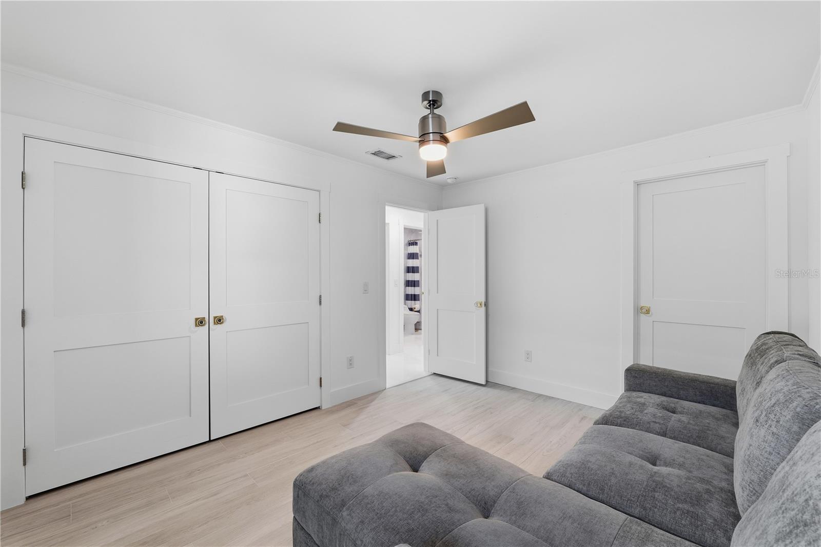 Listing photo id 18 for 3630 Beach Drive