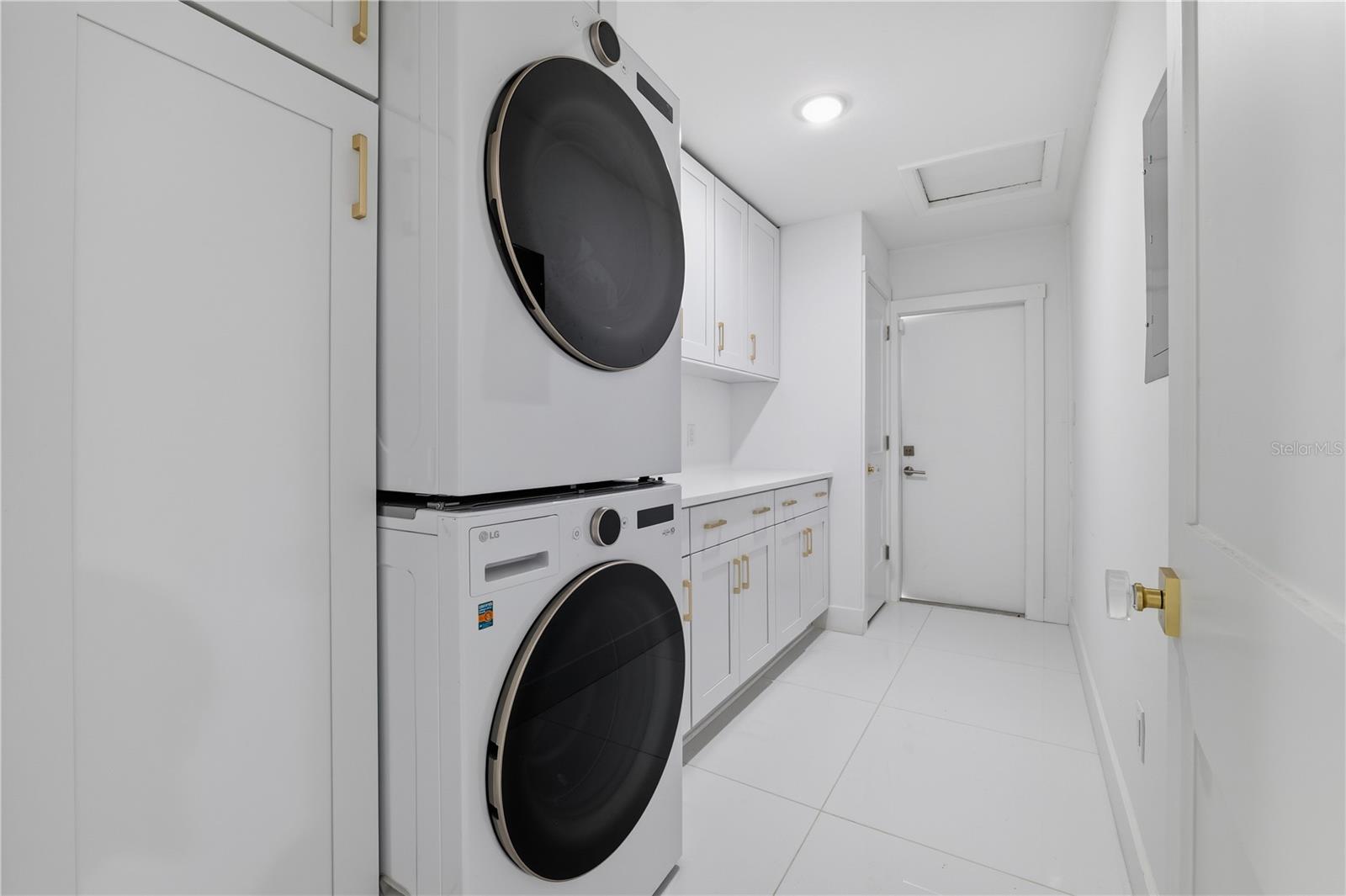 Listing photo id 20 for 3630 Beach Drive