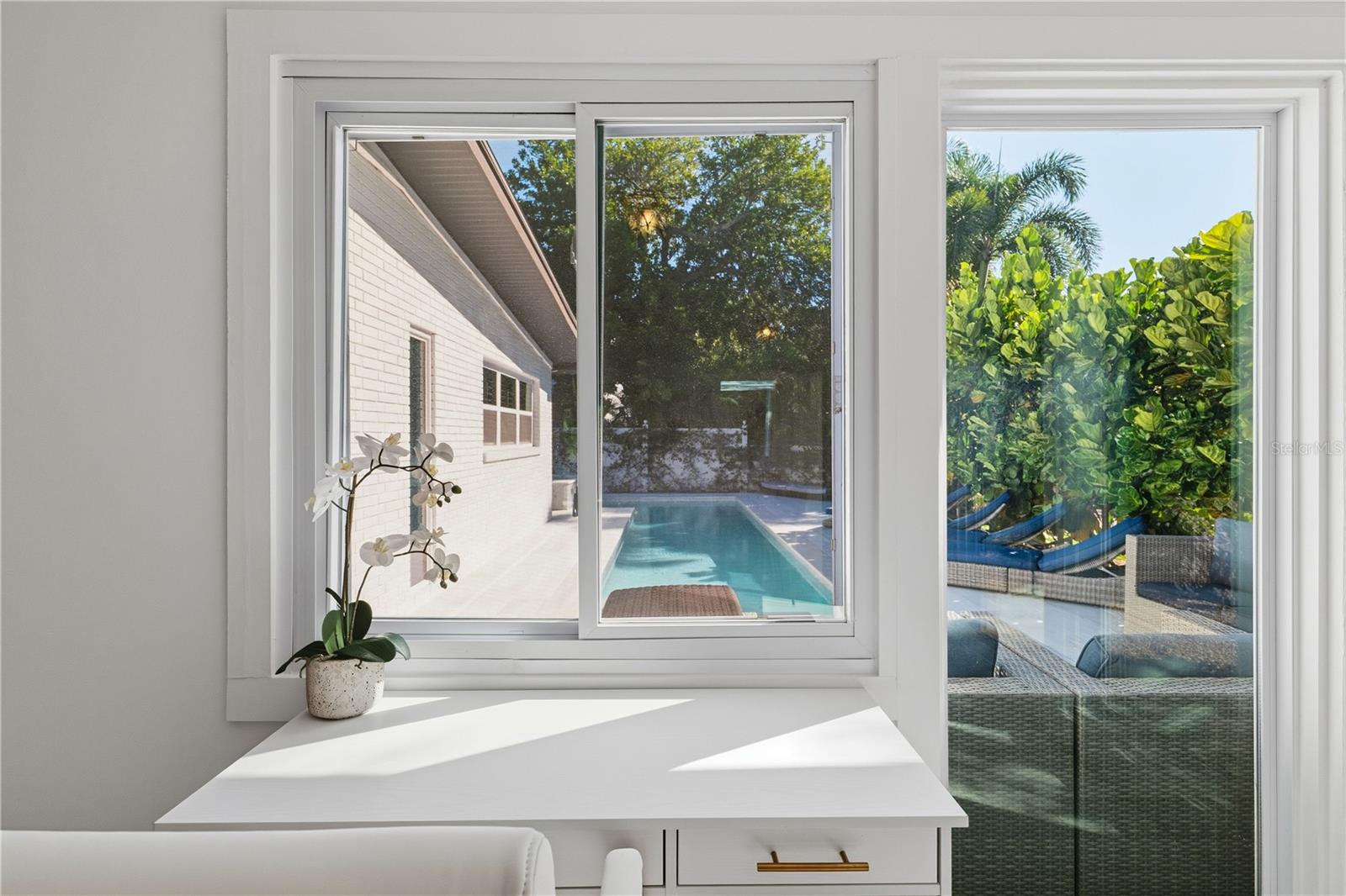 Listing photo id 21 for 3630 Beach Drive