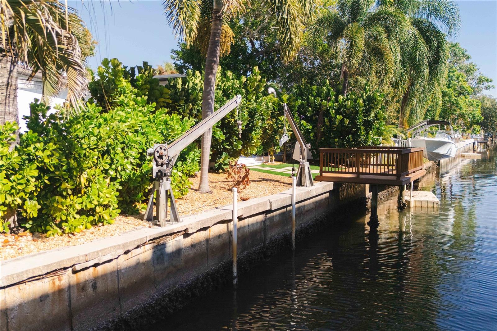 Listing photo id 26 for 3630 Beach Drive