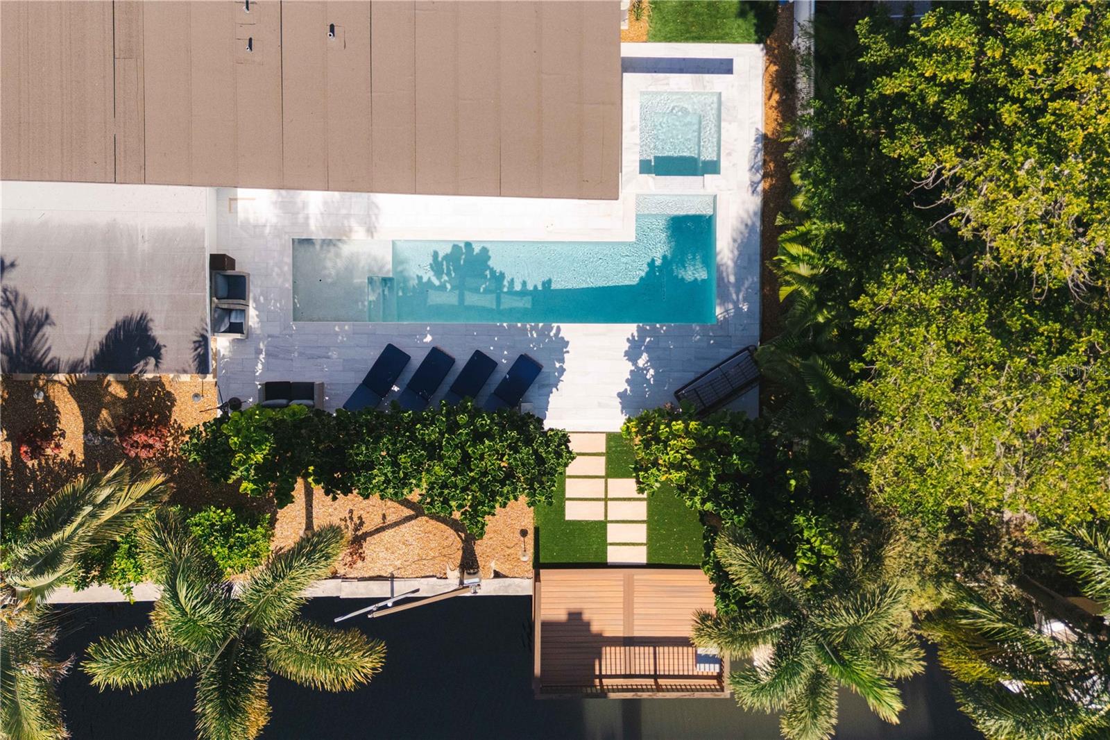 Listing photo id 27 for 3630 Beach Drive