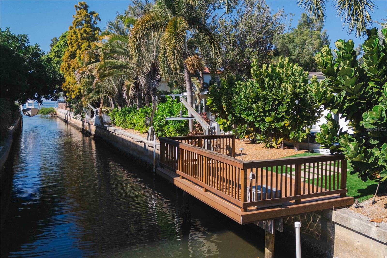 Listing photo id 1 for 3630 Beach Drive