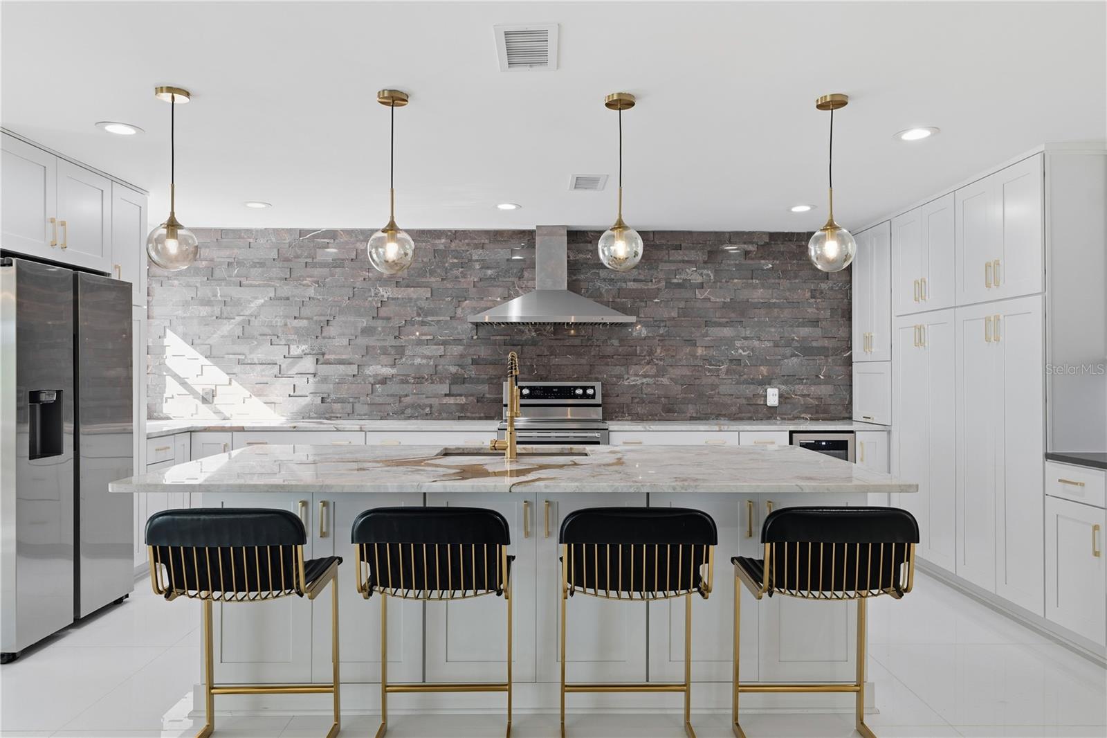 Listing photo id 2 for 3630 Beach Drive