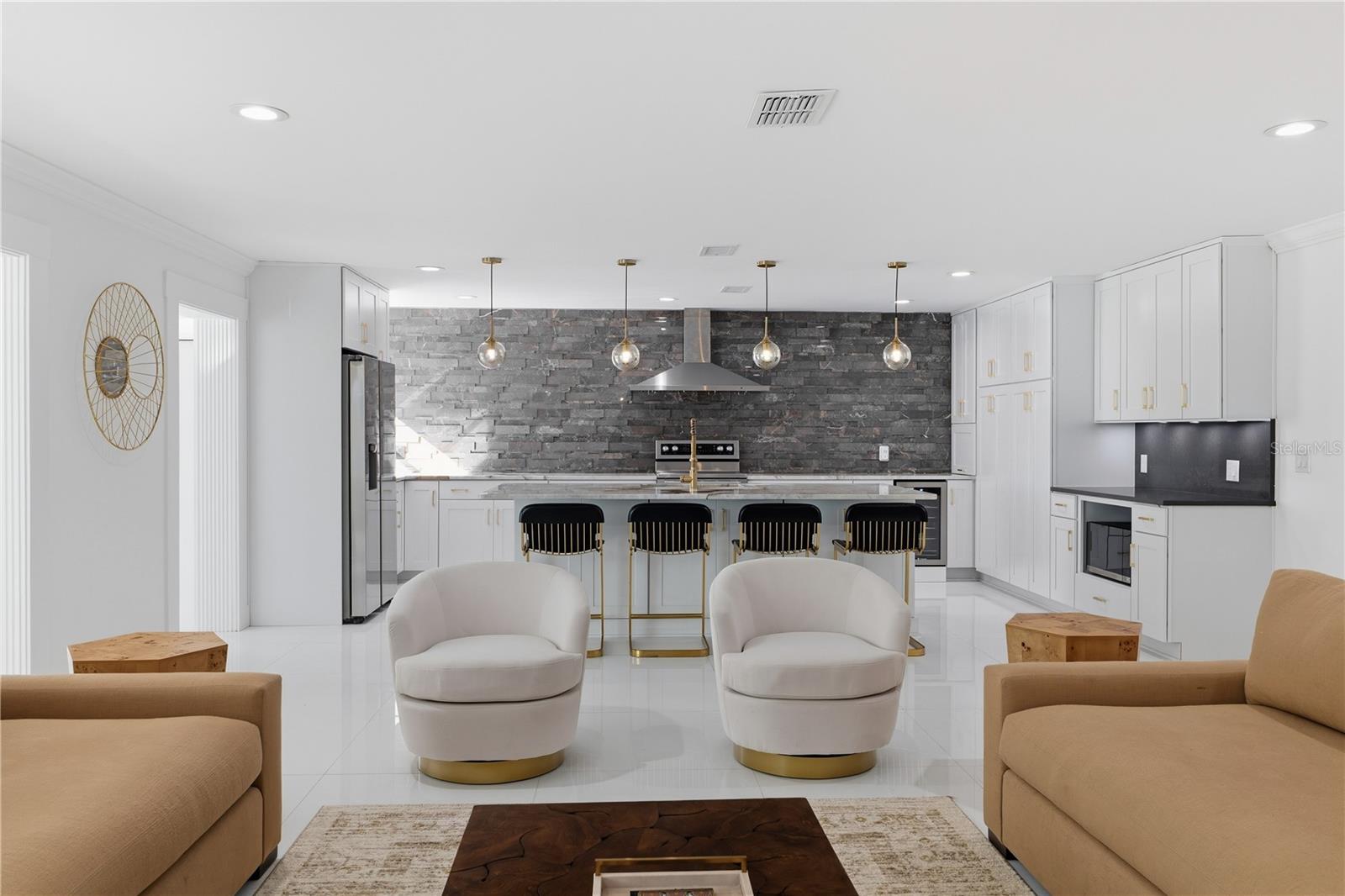 Listing photo id 5 for 3630 Beach Drive