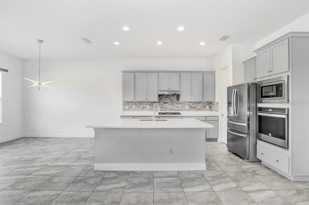 Image 14 of 38 For 16711 Courtyard Loop