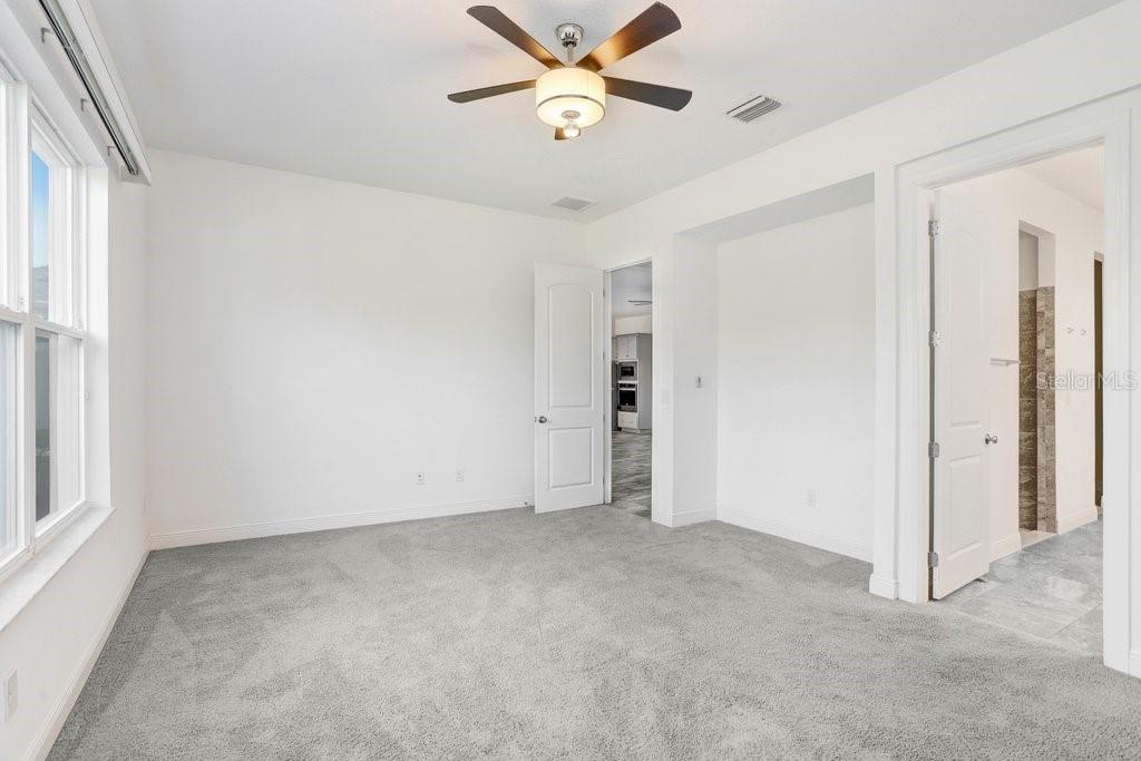 Image 19 of 38 For 16711 Courtyard Loop