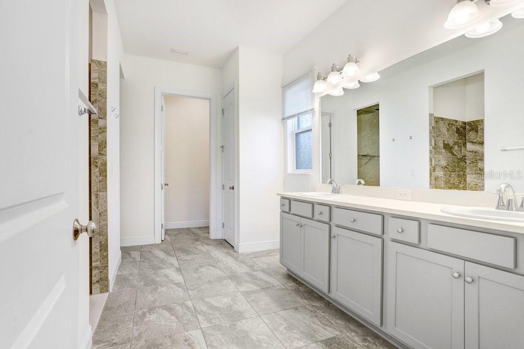 Image 20 of 38 For 16711 Courtyard Loop