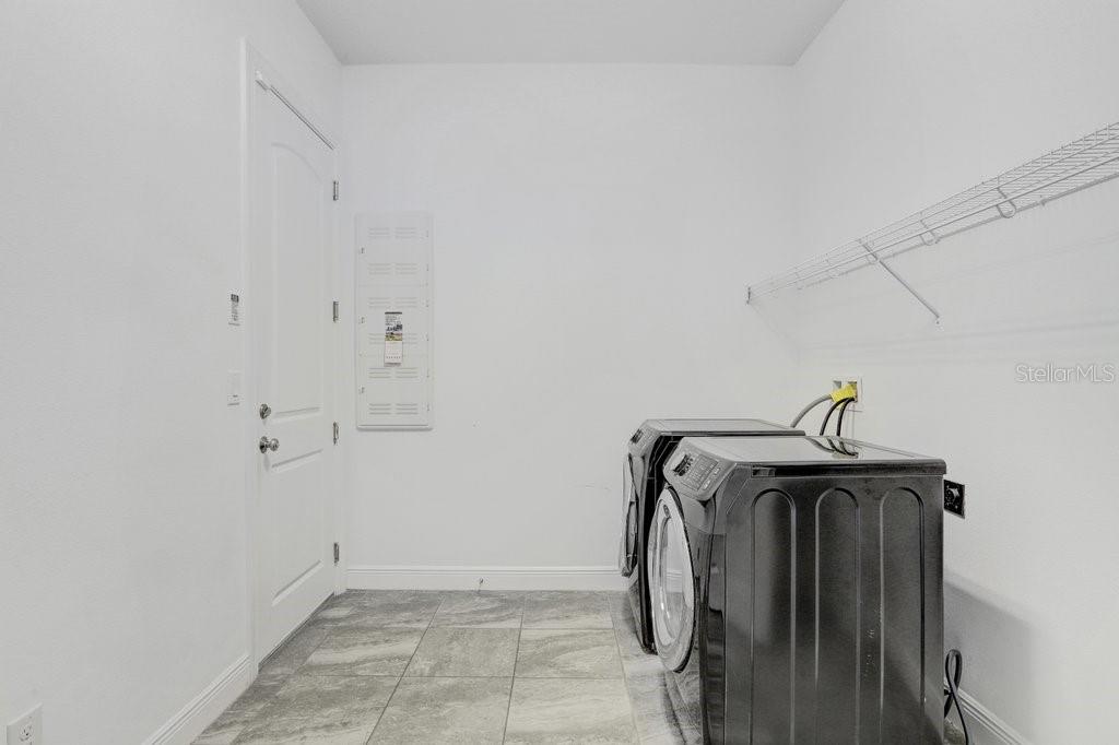 Image 22 of 38 For 16711 Courtyard Loop