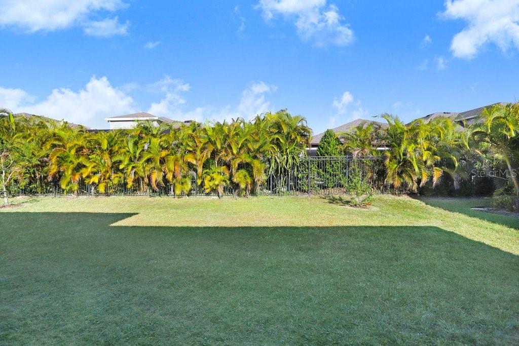 Image 24 of 38 For 16711 Courtyard Loop