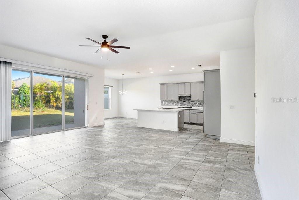 Image 9 of 38 For 16711 Courtyard Loop