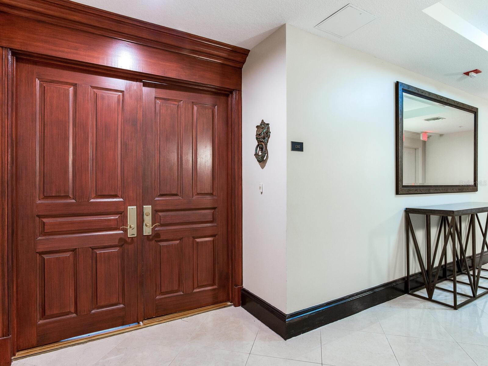 Listing photo id 3 for 3507 Bayshore Boulevard 1202