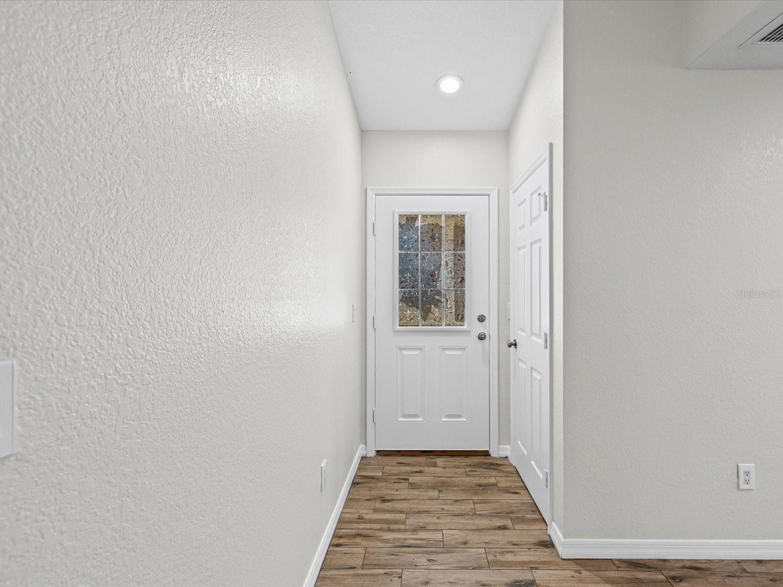 Image 25 of 40 For 1918 Montego Court