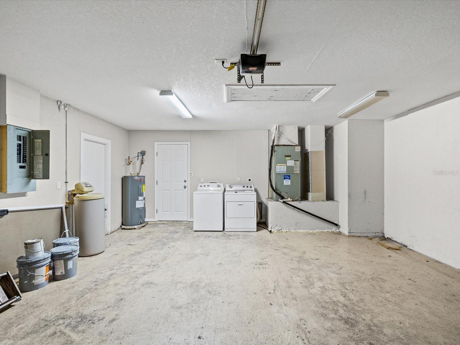 Image 29 of 40 For 1918 Montego Court