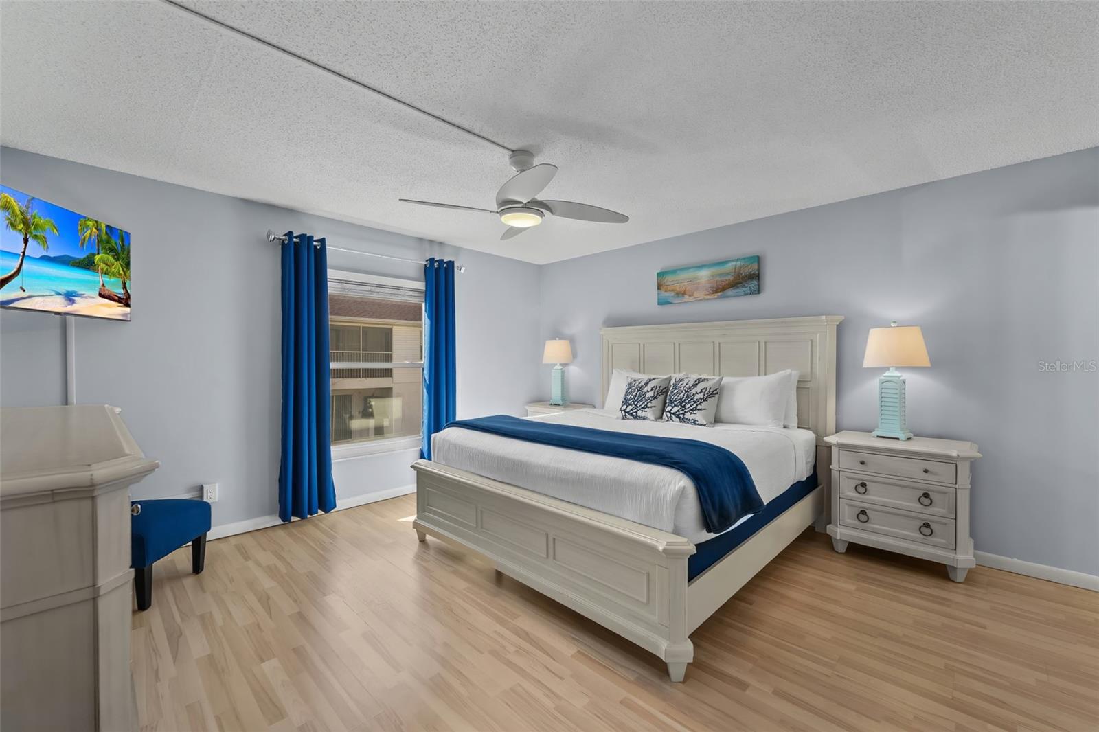 Image 14 of 42 For 19725 Gulf Boulevard 13