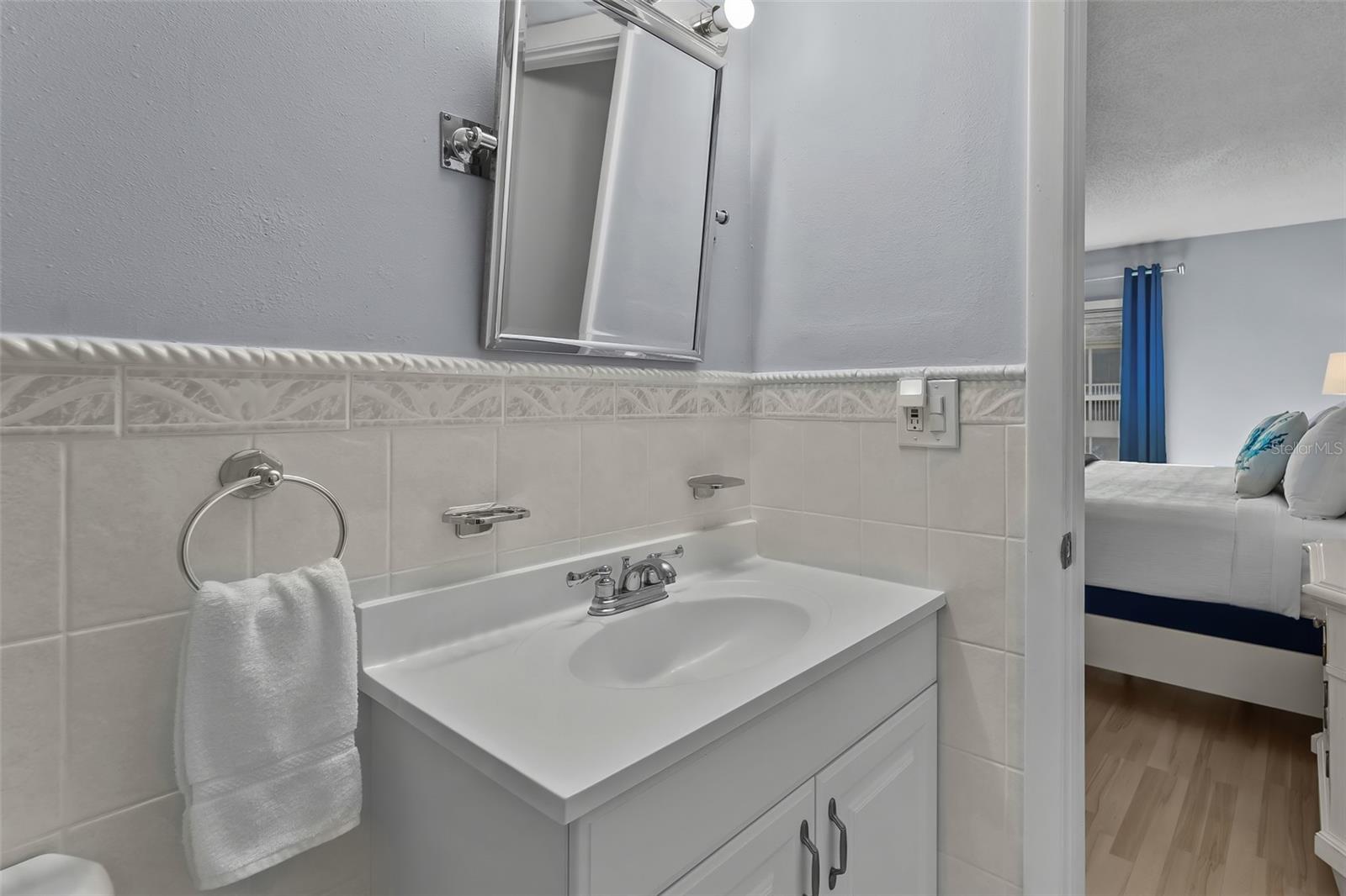 Image 16 of 42 For 19725 Gulf Boulevard 13