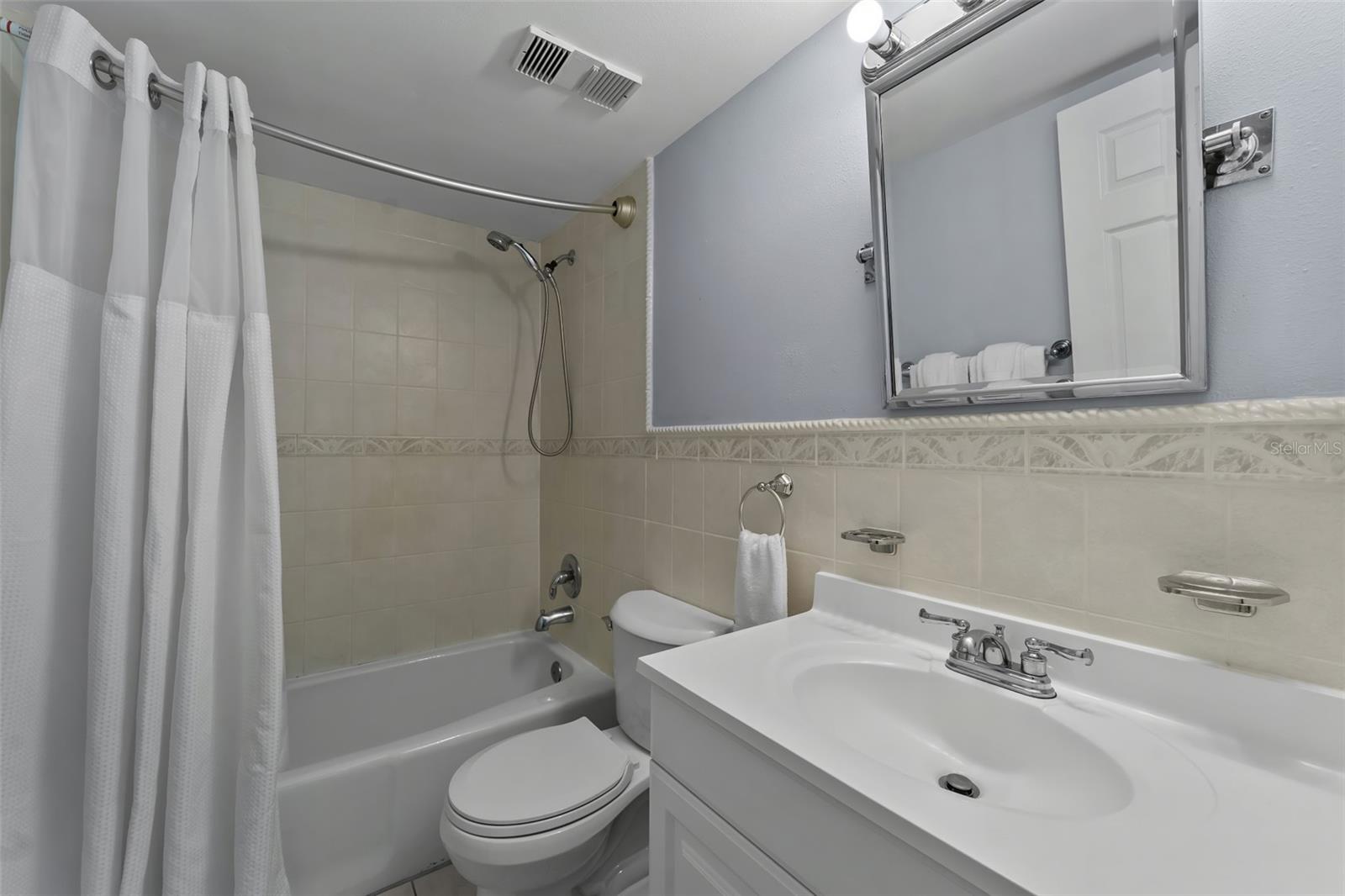 Image 17 of 42 For 19725 Gulf Boulevard 13