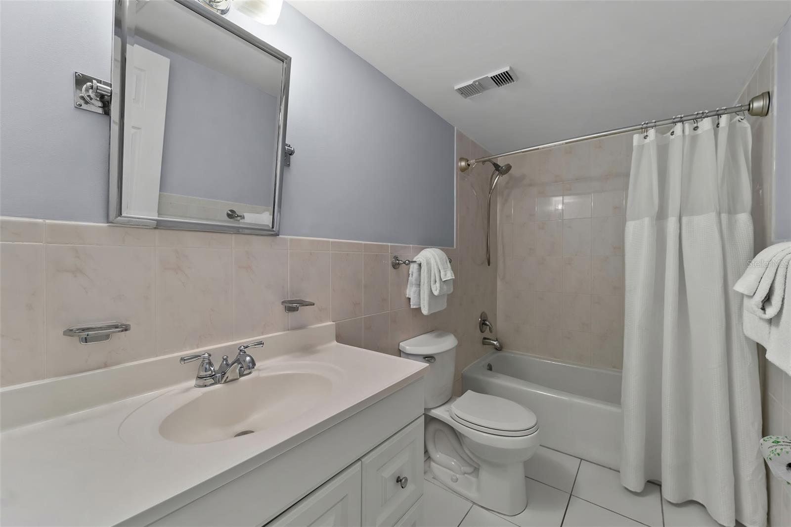 Image 20 of 42 For 19725 Gulf Boulevard 13