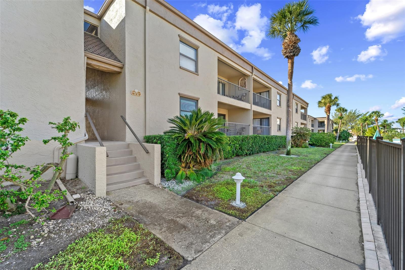 Image 27 of 42 For 19725 Gulf Boulevard 13