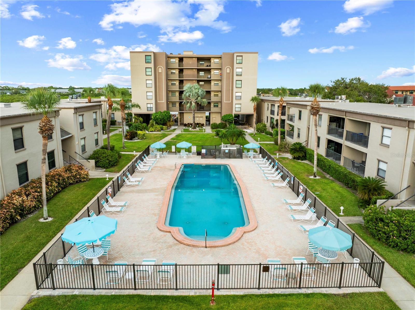 Image 28 of 42 For 19725 Gulf Boulevard 13