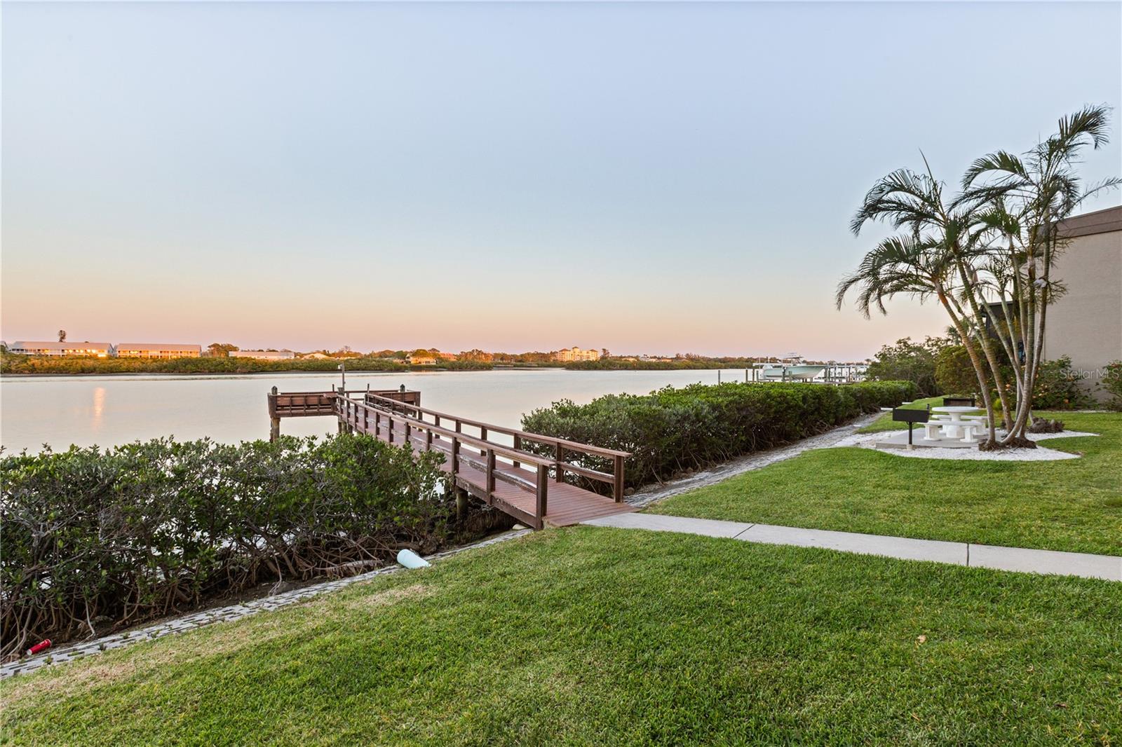 Image 36 of 42 For 19725 Gulf Boulevard 13