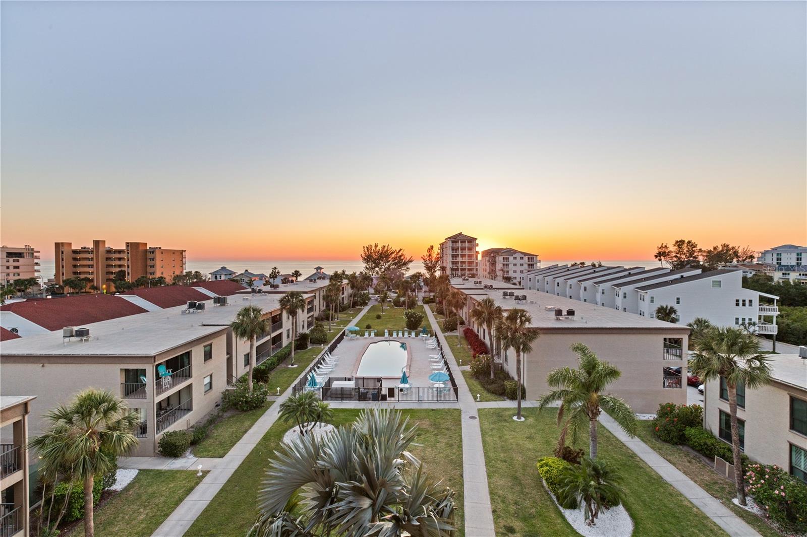 Image 40 of 42 For 19725 Gulf Boulevard 13