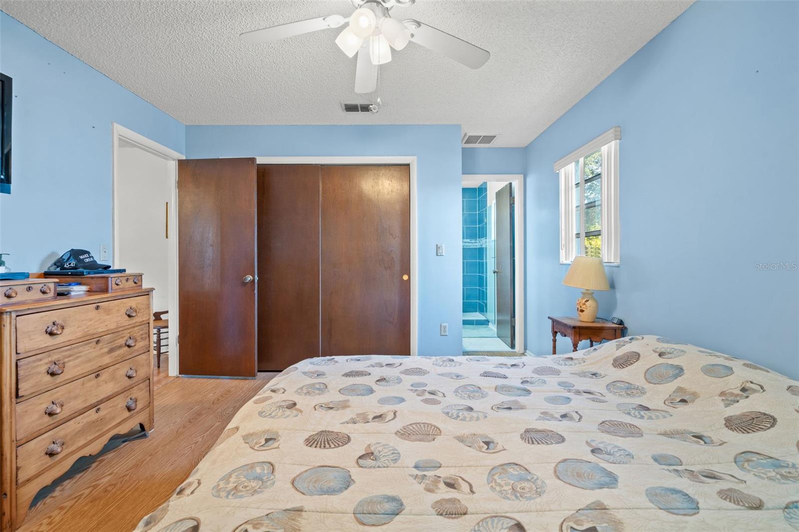 Listing photo id 8 for 9061 Byron Street