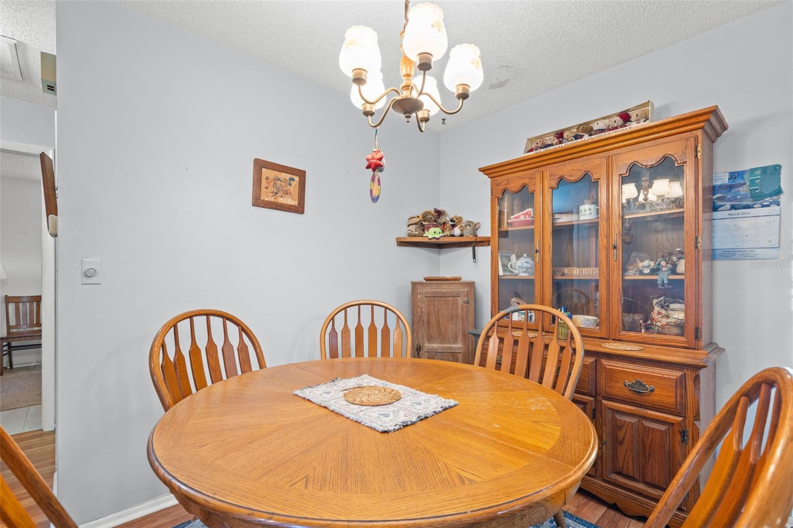 Listing photo id 10 for 9061 Byron Street