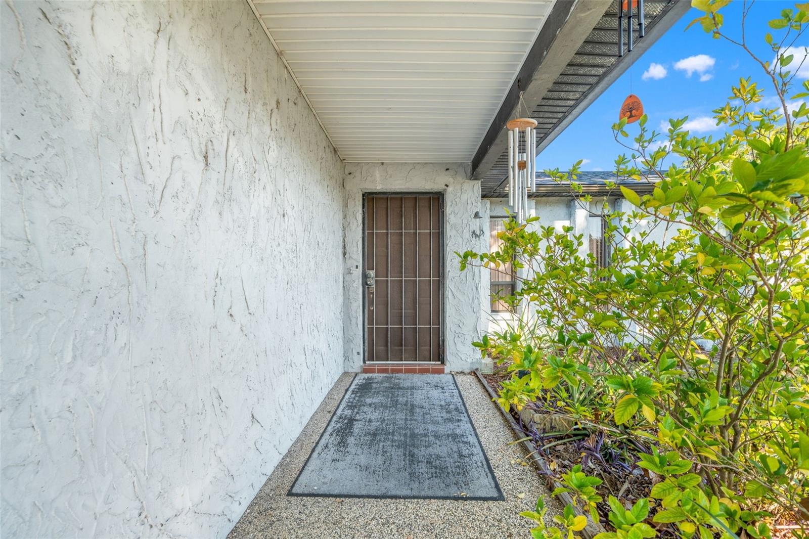 Listing photo id 1 for 9061 Byron Street