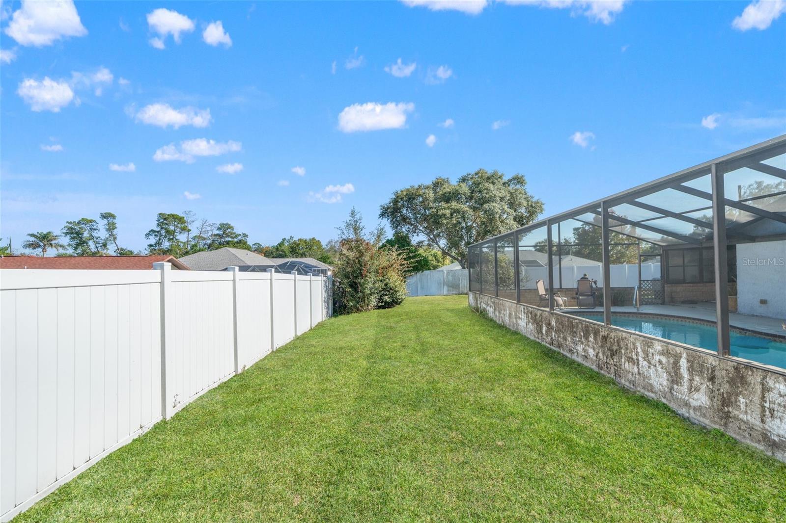 Listing photo id 31 for 9061 Byron Street