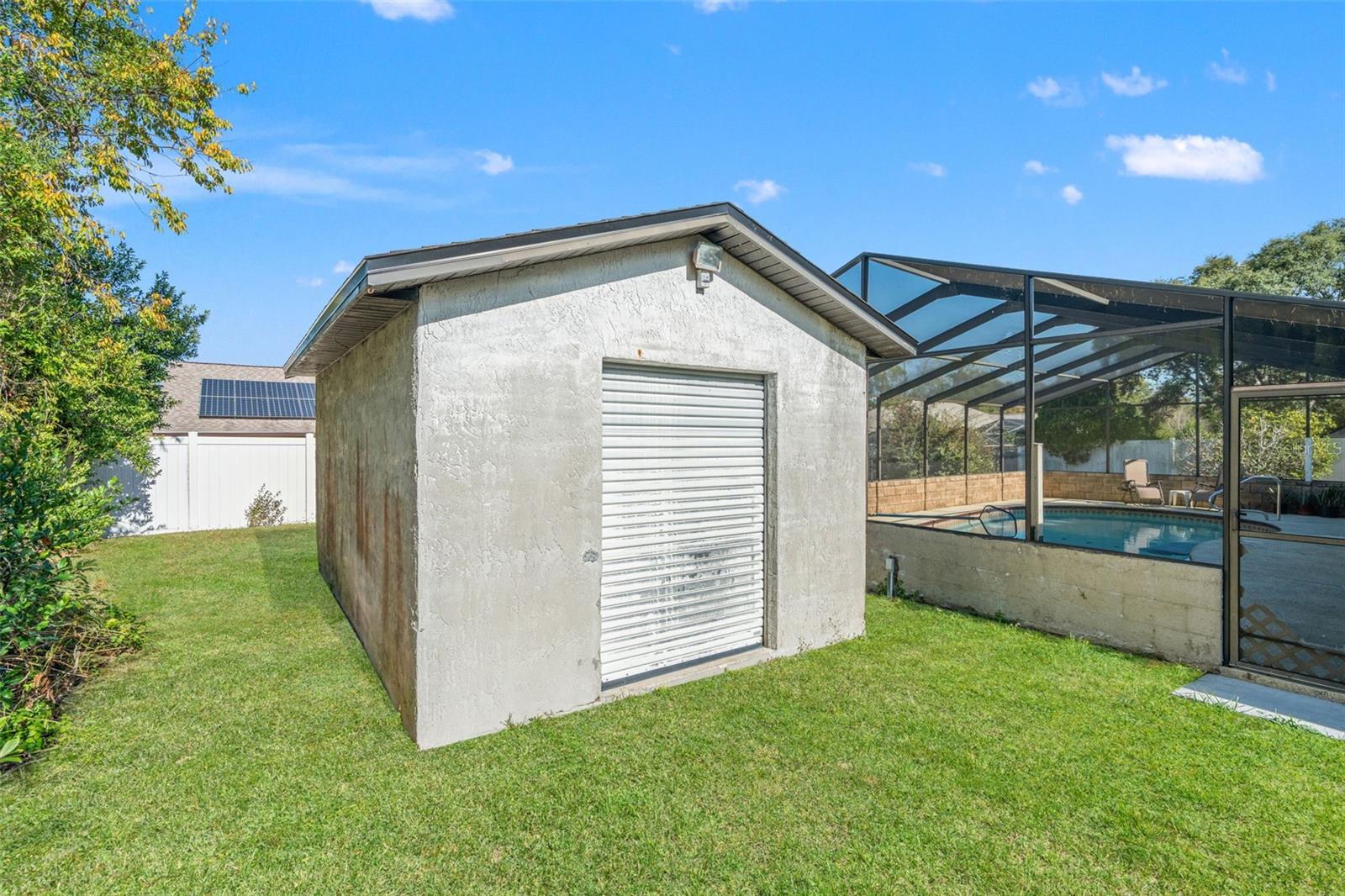 Listing photo id 33 for 9061 Byron Street