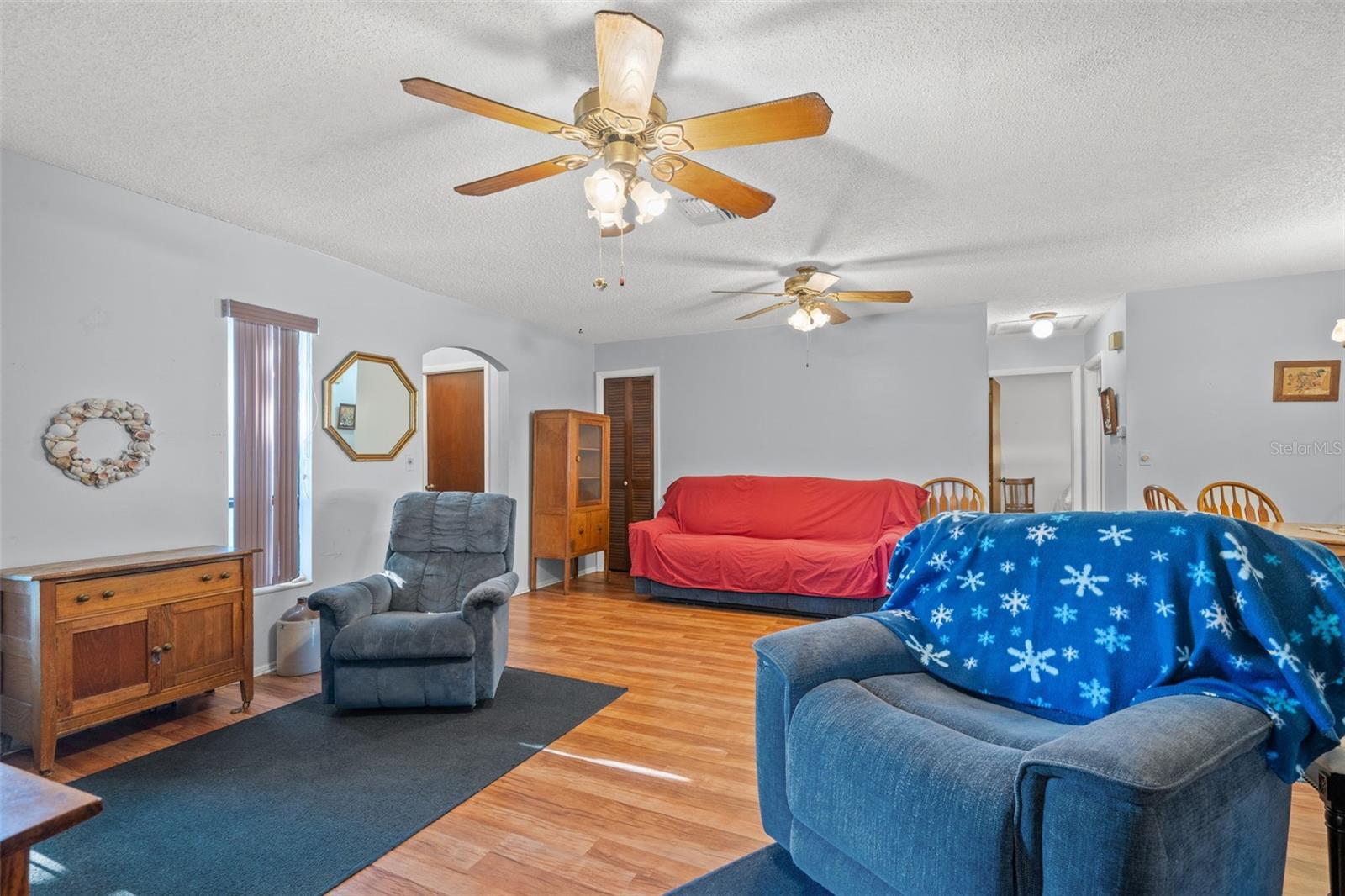 Listing photo id 6 for 9061 Byron Street