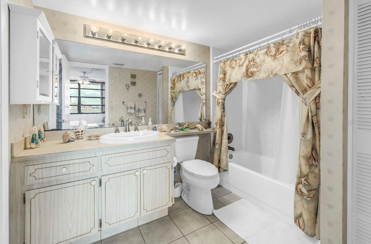 Image 14 of 26 For 7700 Sun Island Drive S 402