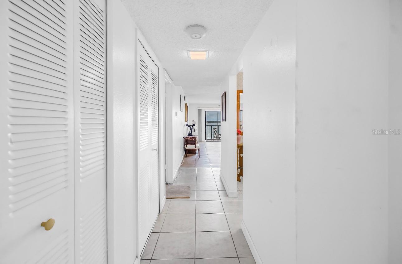 Image 3 of 26 For 7700 Sun Island Drive S 402